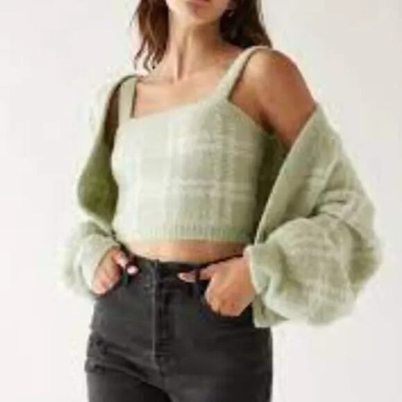Kendall & Kylie Cropped Fuzzy Sweater Top - Picture 1 of 11